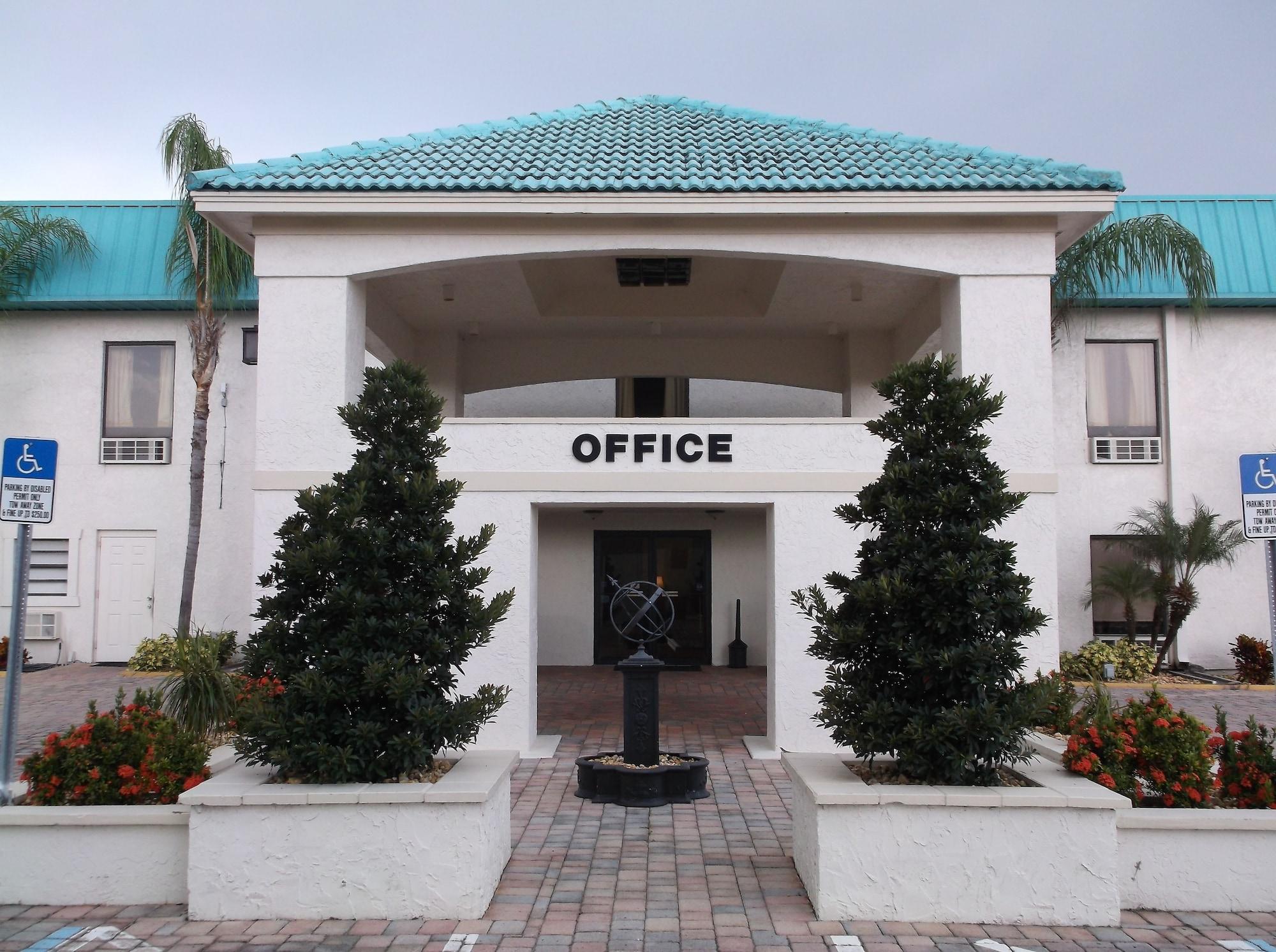 Days Inn & Suites By Wyndham Lake Okeechobee Εξωτερικό φωτογραφία