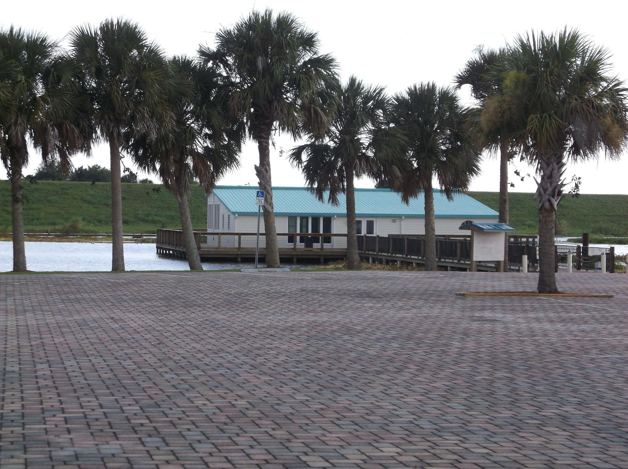 Days Inn & Suites By Wyndham Lake Okeechobee Εξωτερικό φωτογραφία