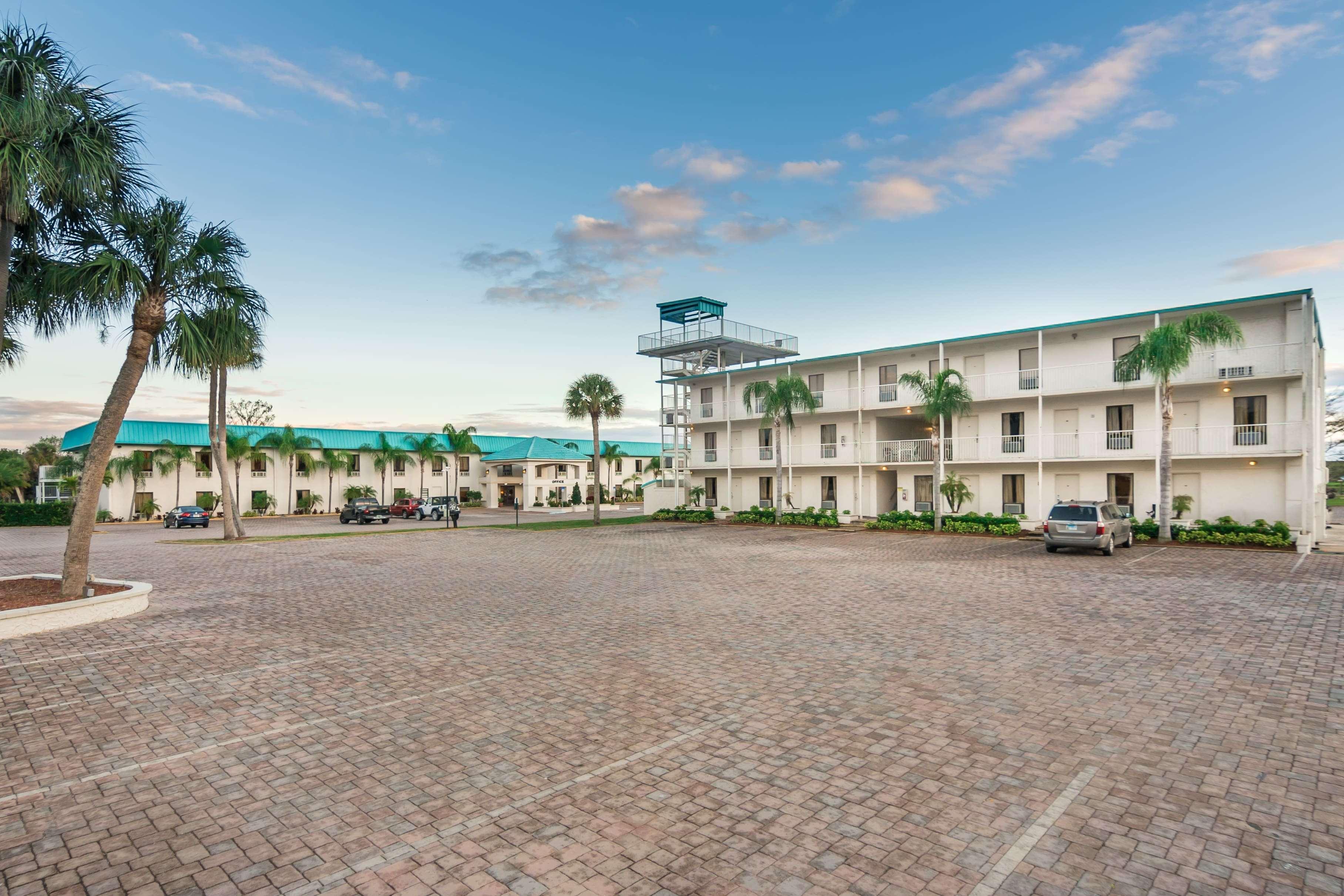 Days Inn & Suites By Wyndham Lake Okeechobee Εξωτερικό φωτογραφία