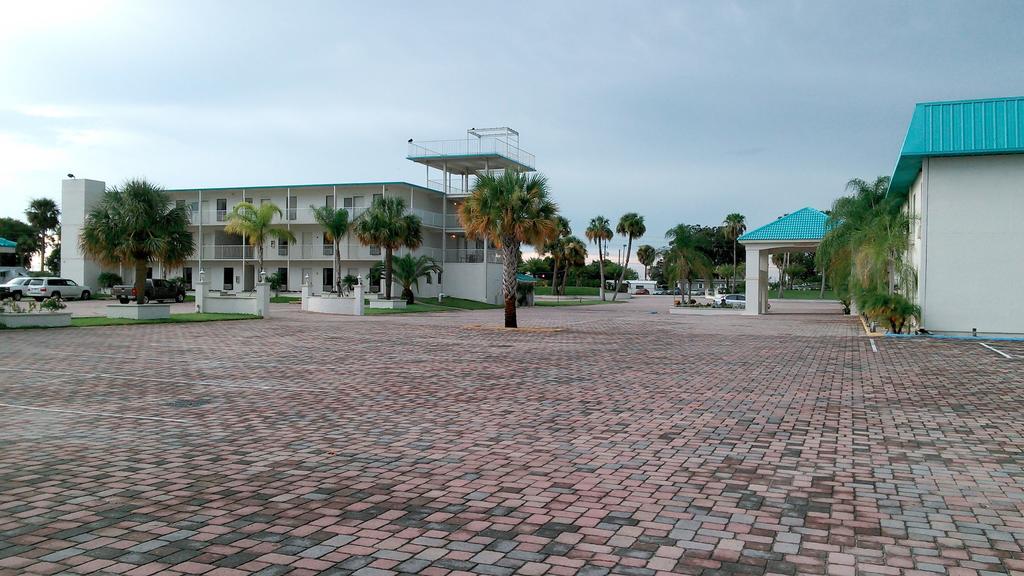 Days Inn & Suites By Wyndham Lake Okeechobee Εξωτερικό φωτογραφία