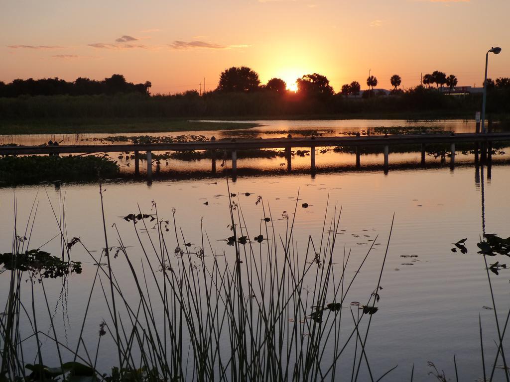 Days Inn & Suites By Wyndham Lake Okeechobee Εξωτερικό φωτογραφία