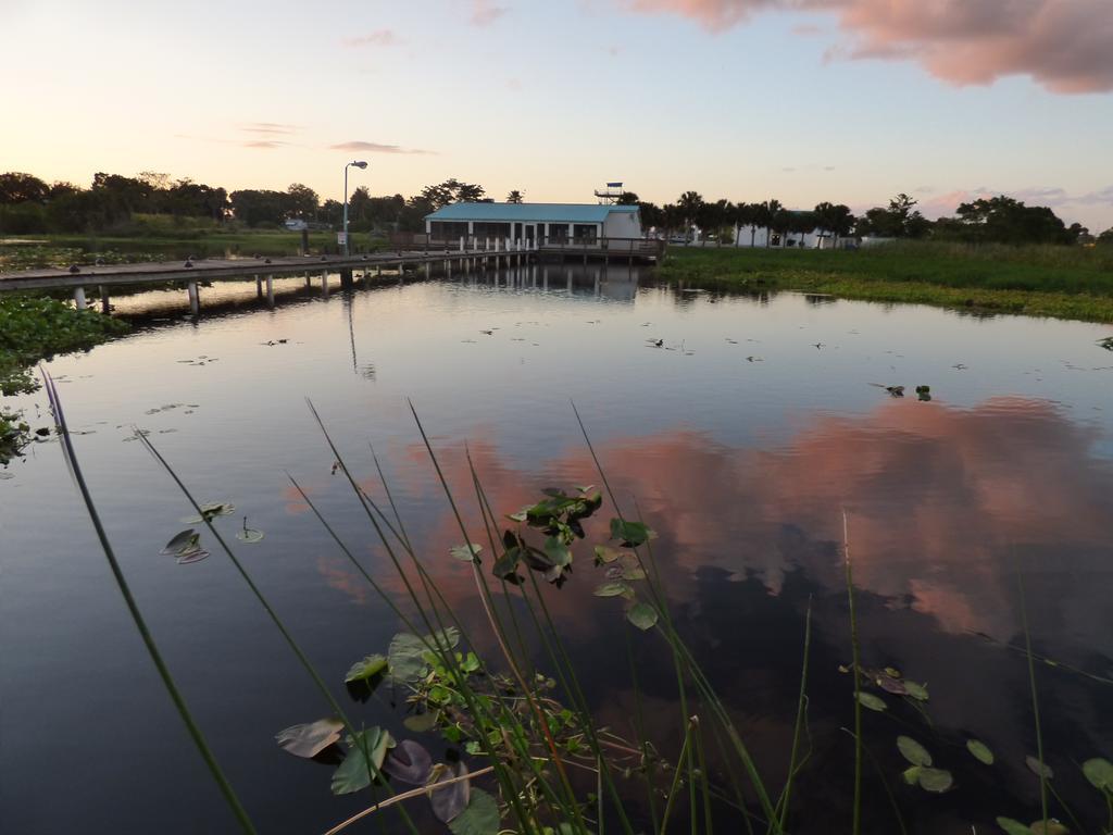 Days Inn & Suites By Wyndham Lake Okeechobee Εξωτερικό φωτογραφία
