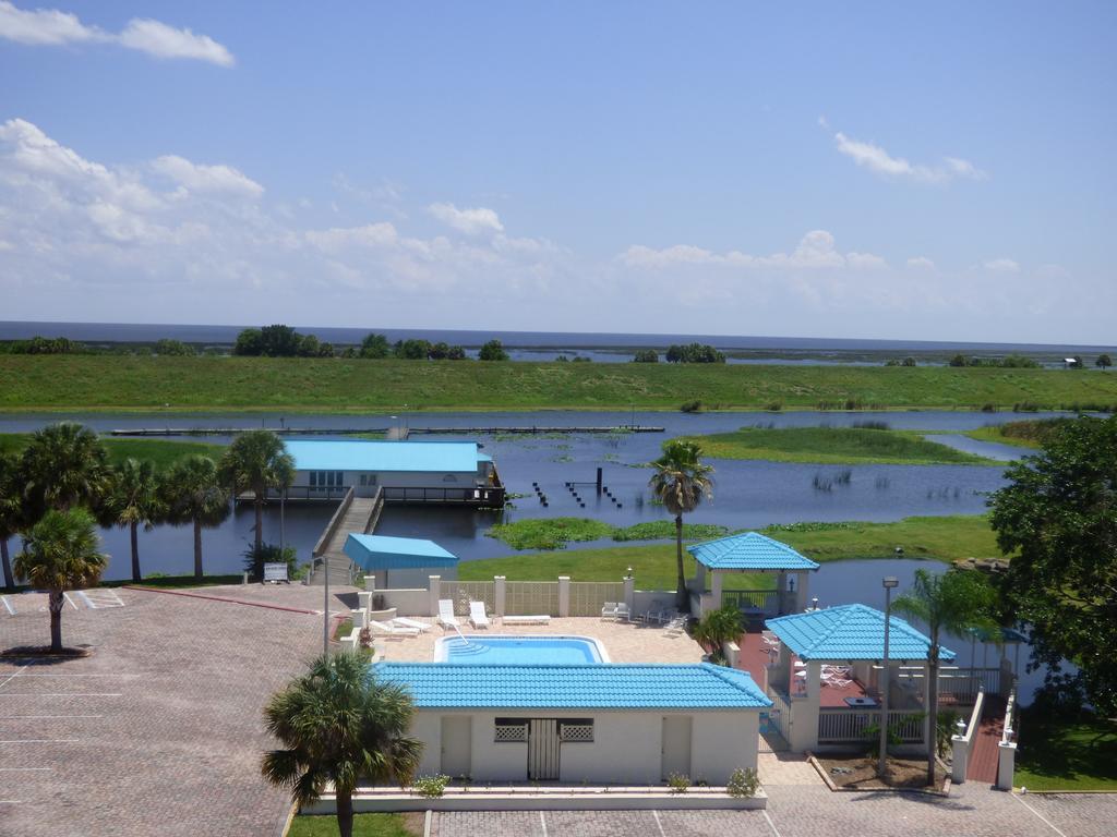 Days Inn & Suites By Wyndham Lake Okeechobee Εξωτερικό φωτογραφία