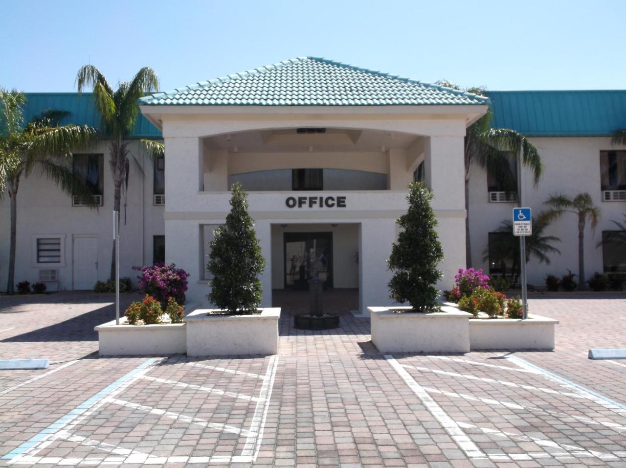Days Inn & Suites By Wyndham Lake Okeechobee Εξωτερικό φωτογραφία