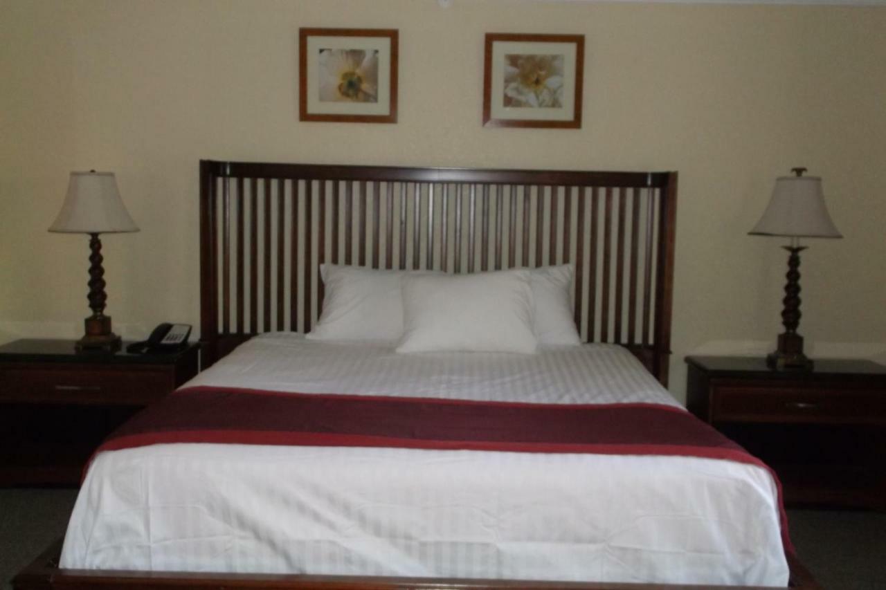 Days Inn & Suites By Wyndham Lake Okeechobee Εξωτερικό φωτογραφία