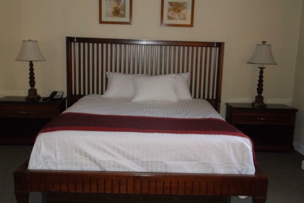 Days Inn & Suites By Wyndham Lake Okeechobee Εξωτερικό φωτογραφία